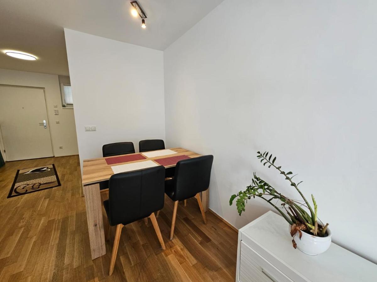 Stylish In + 1 Parking Spot Apartment Innsbruck