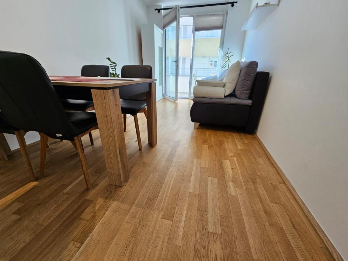 Apartment Stylish In + 1 Parking Spot *
