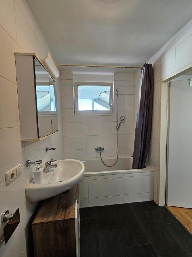 Stylish In + 1 Parking Spot Apartment Innsbruck